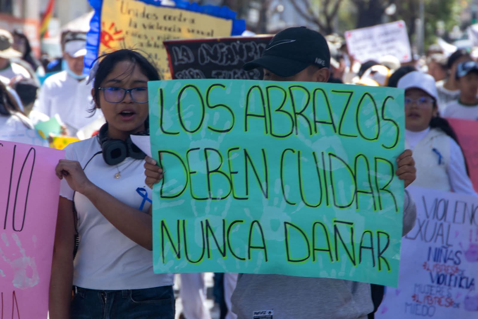 Movilización Nacional en solidaridad con niñas, niños y adolescentes, víctimas de violencia sexual convocada por la Defensoría del Pueblo