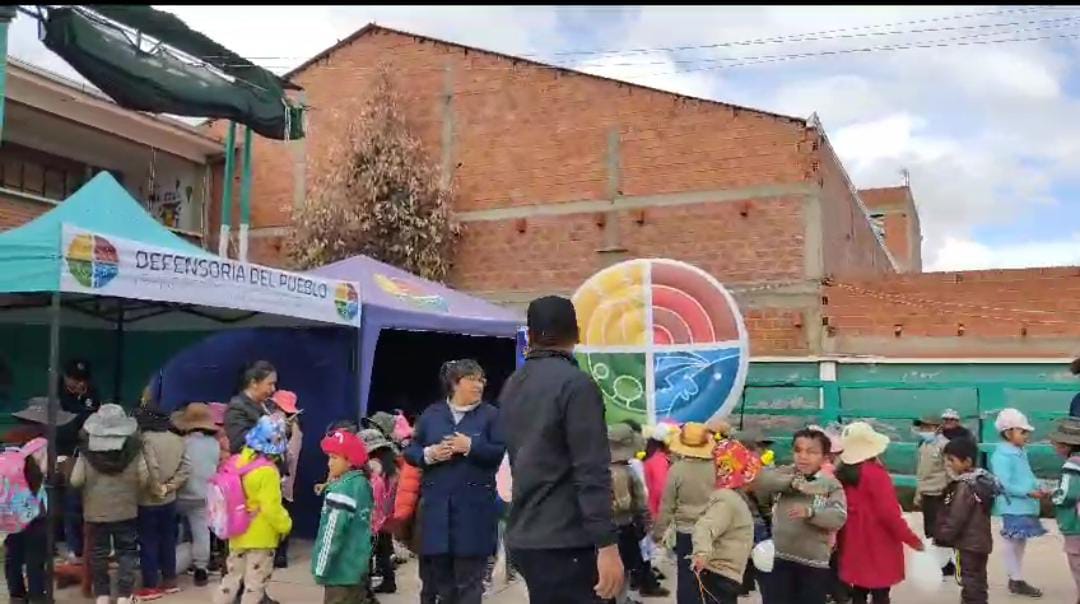 EN DESAGUADERO, LA DEFENSORÌA DEL PUEBLO REALIZA FERIA EN CONMEMORACIÒN A LOS 75 ANIVERSARIO DE LA DECLARACIÓN UNIVERSAL DE LOS DERECHOS HUMANOS