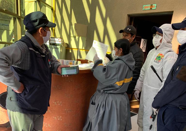 DEFENSORÍA DEL PUEBLO COORDINA CON EL MUNICIPIO ALTEÑO EL REGISTRO DE PERSONAS VARADAS EN EL ALTO PARA SU TRASLADO