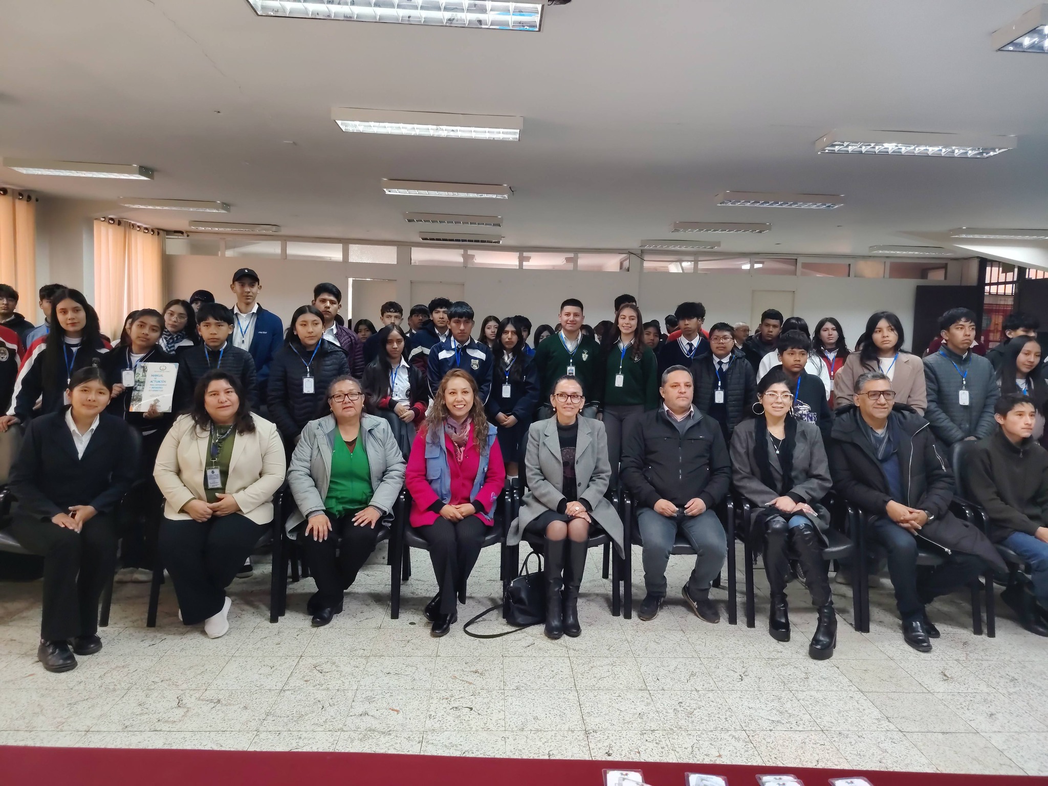 Defensor del Pueblo acredita a  60 Defensores Estudiantiles para prevenir la violencia en unidades educativas de Tarija