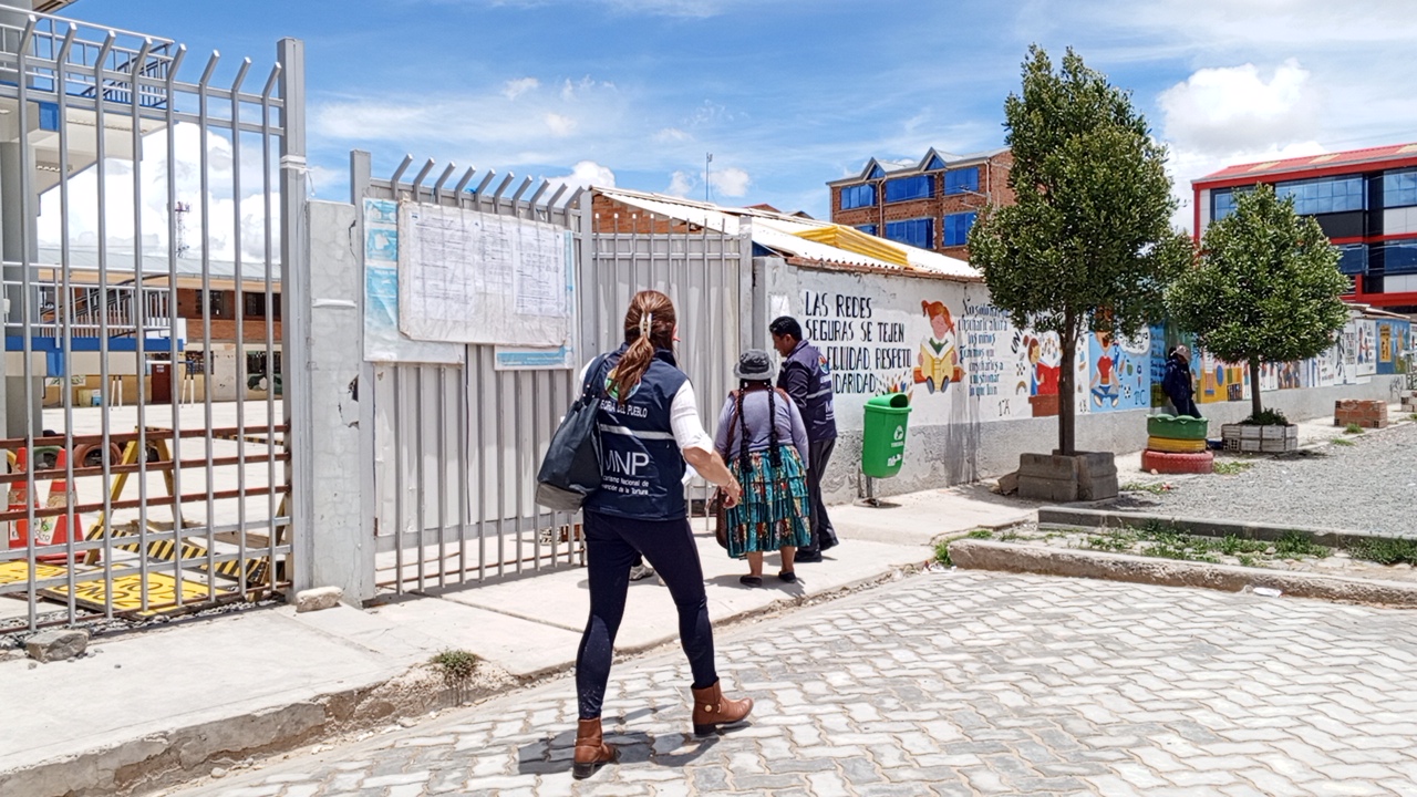 DEFENSORÍA DEL PUEBLO RECUERDA A UNIDADES EDUCATIVAS QUE ESTÁ PROHIBIDO REALIZAR CUALQUIER TIPO DE COBRO QUE VULNERE O DENIEGUE EL ACCESO A LA EDUCACIÓN