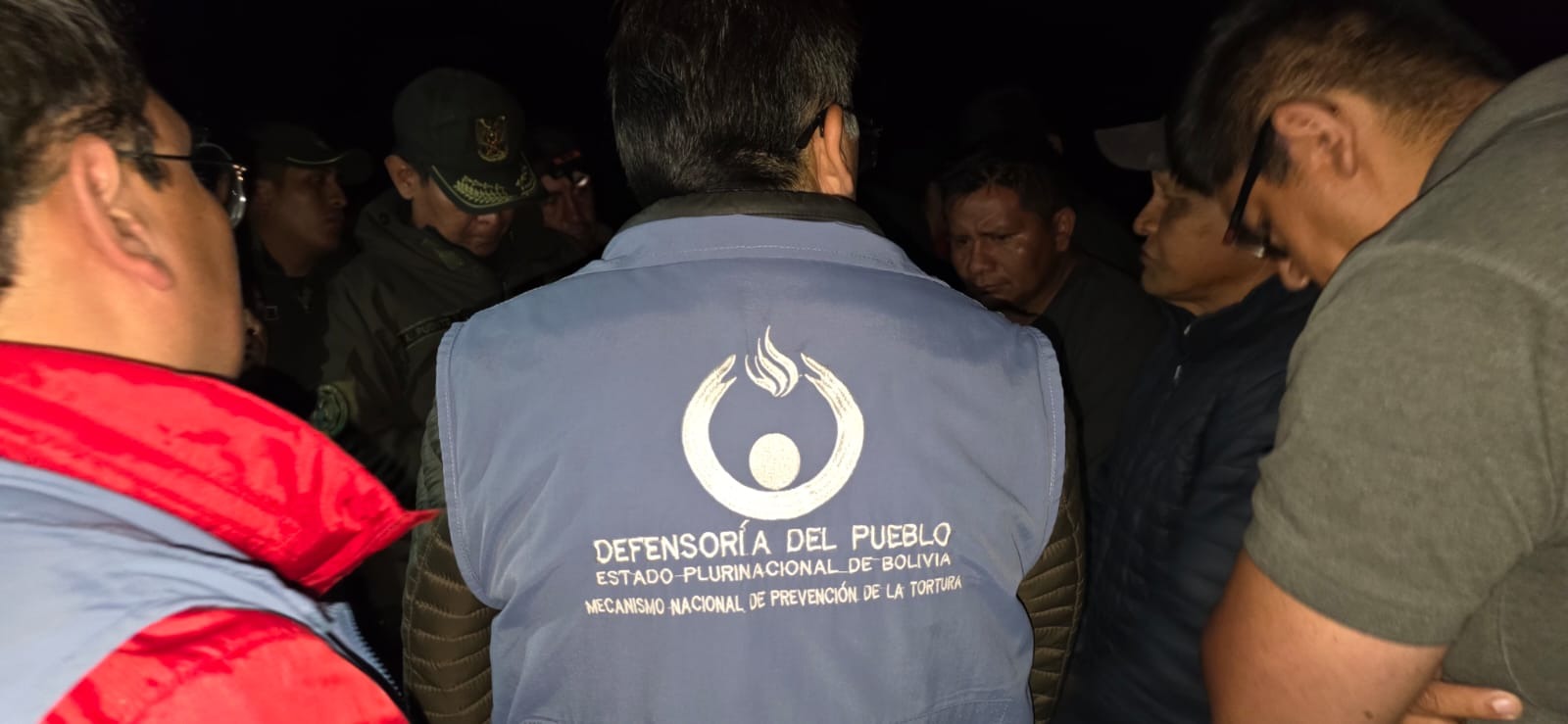 Defensoría del Pueblo gestiona presencia policial y promueve el diálogo en Yotala para resguardar los derechos de comerciantes