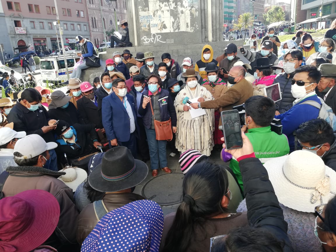 Defensoría del Pueblo y VIO posibilitan acuerdo entre la Gobernación de La Paz y personas con discapacidad y se levantan medidas de presión